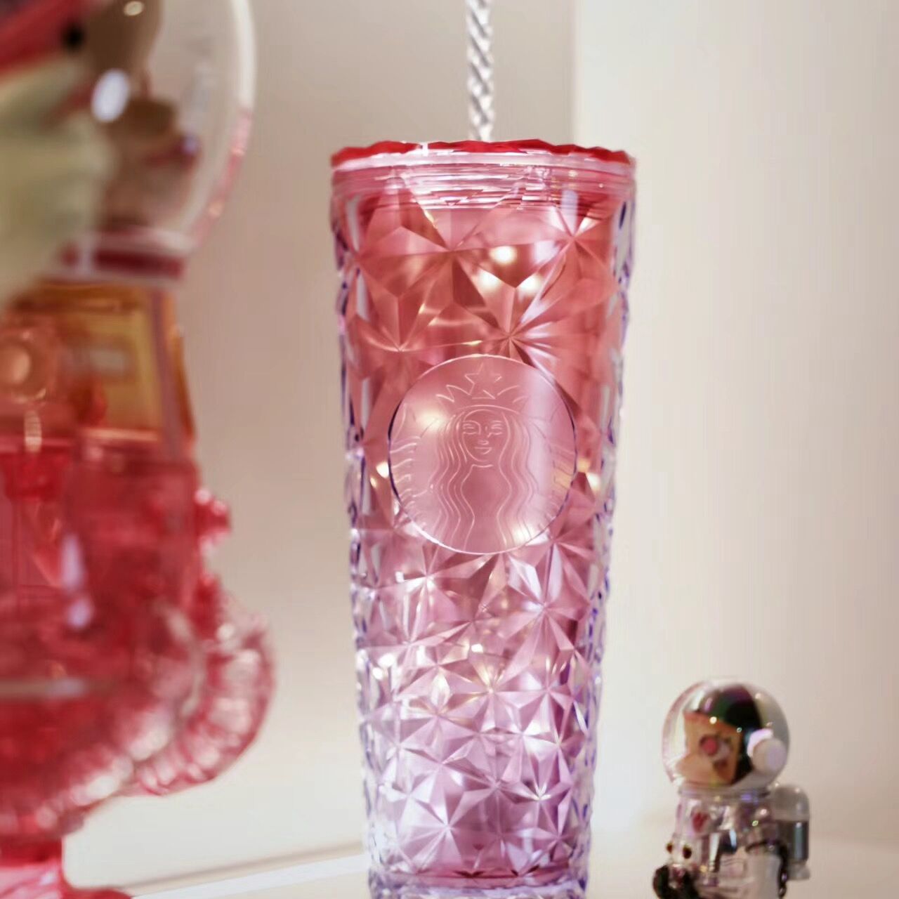 24oz China Red Gradient Prism Cup